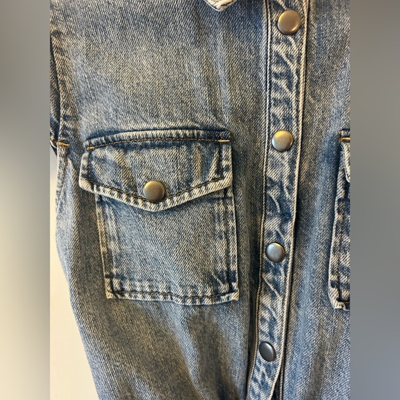 ALICE + OLIVIA Miranda belted tiered denim mini dress 
Size: 8 - Picture 4 of 14